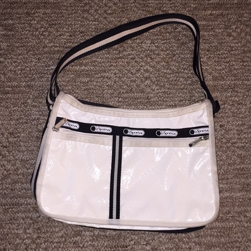 LeSportsac’s Deluxe Everyday Bag